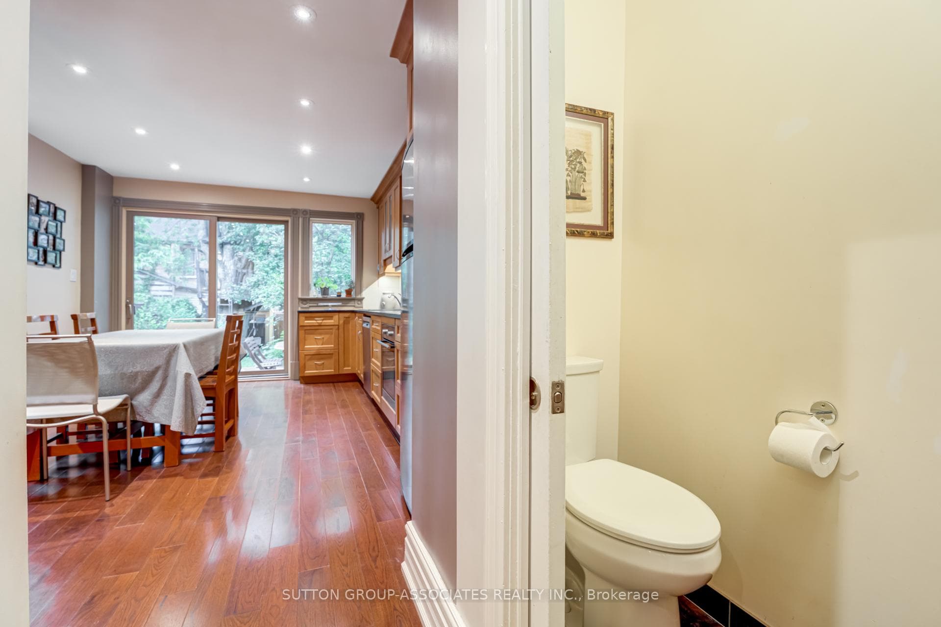 790 Markham Street photo 11