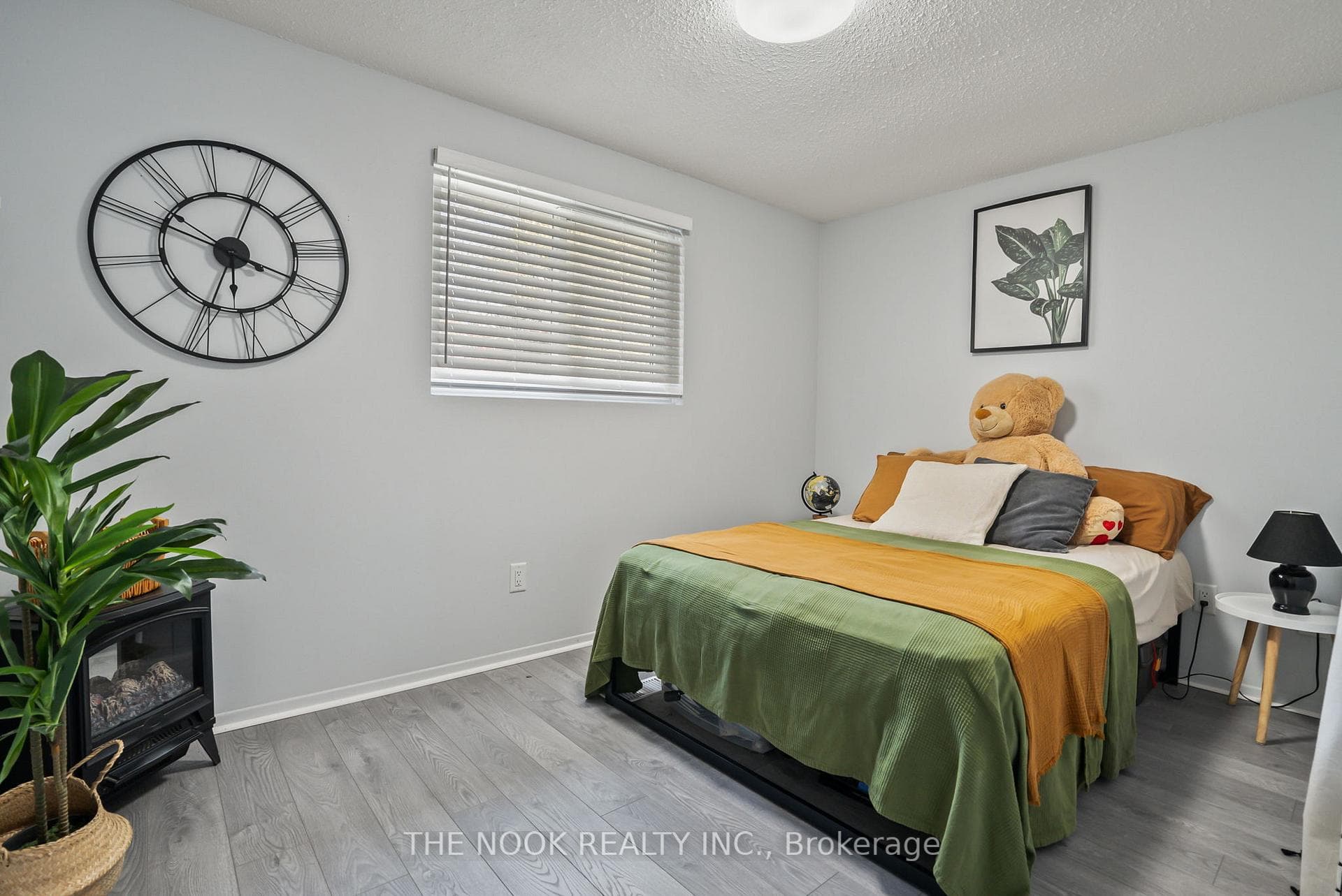 1108 Norman Crescent photo 17