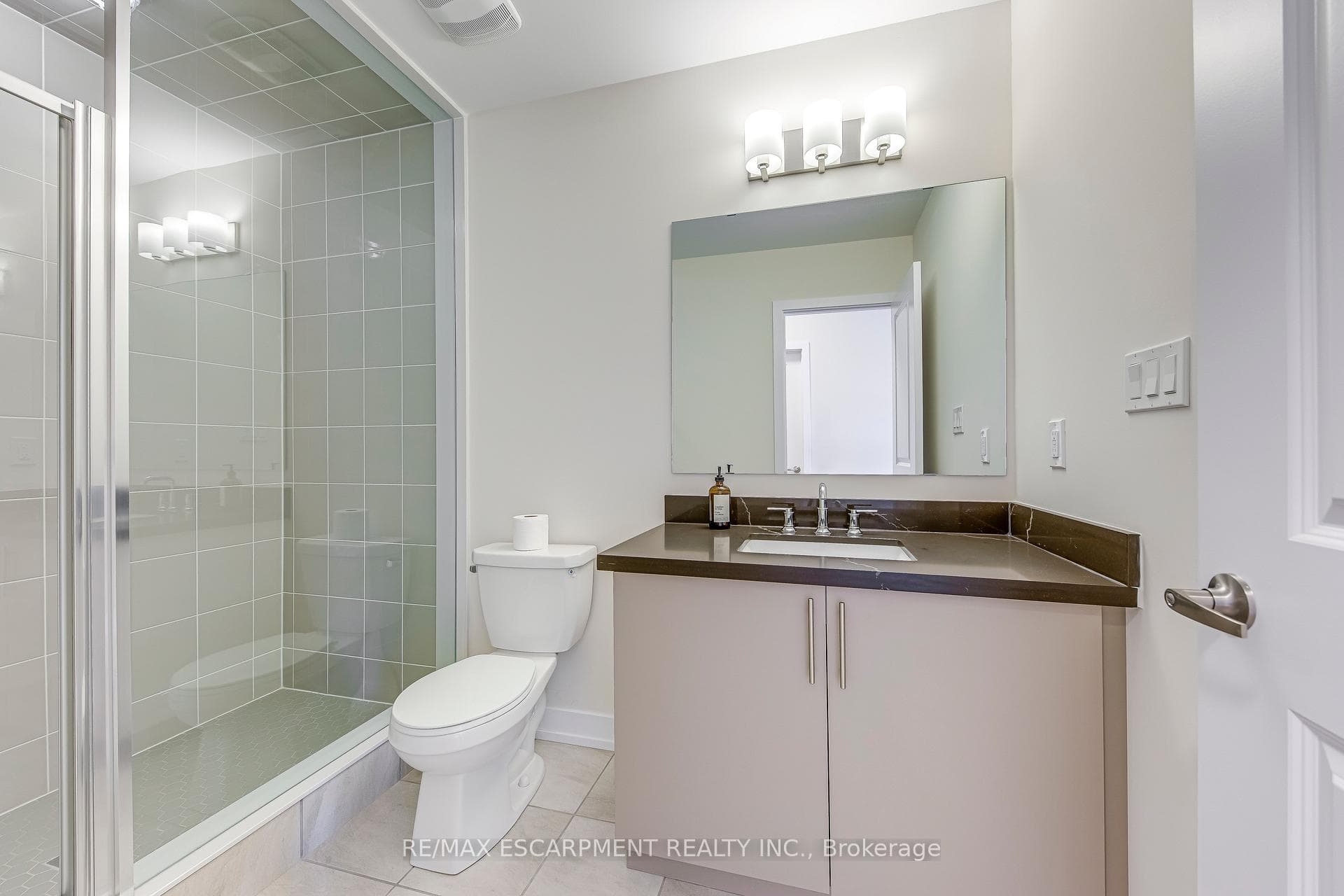 3053 Welsman Gardens photo 7