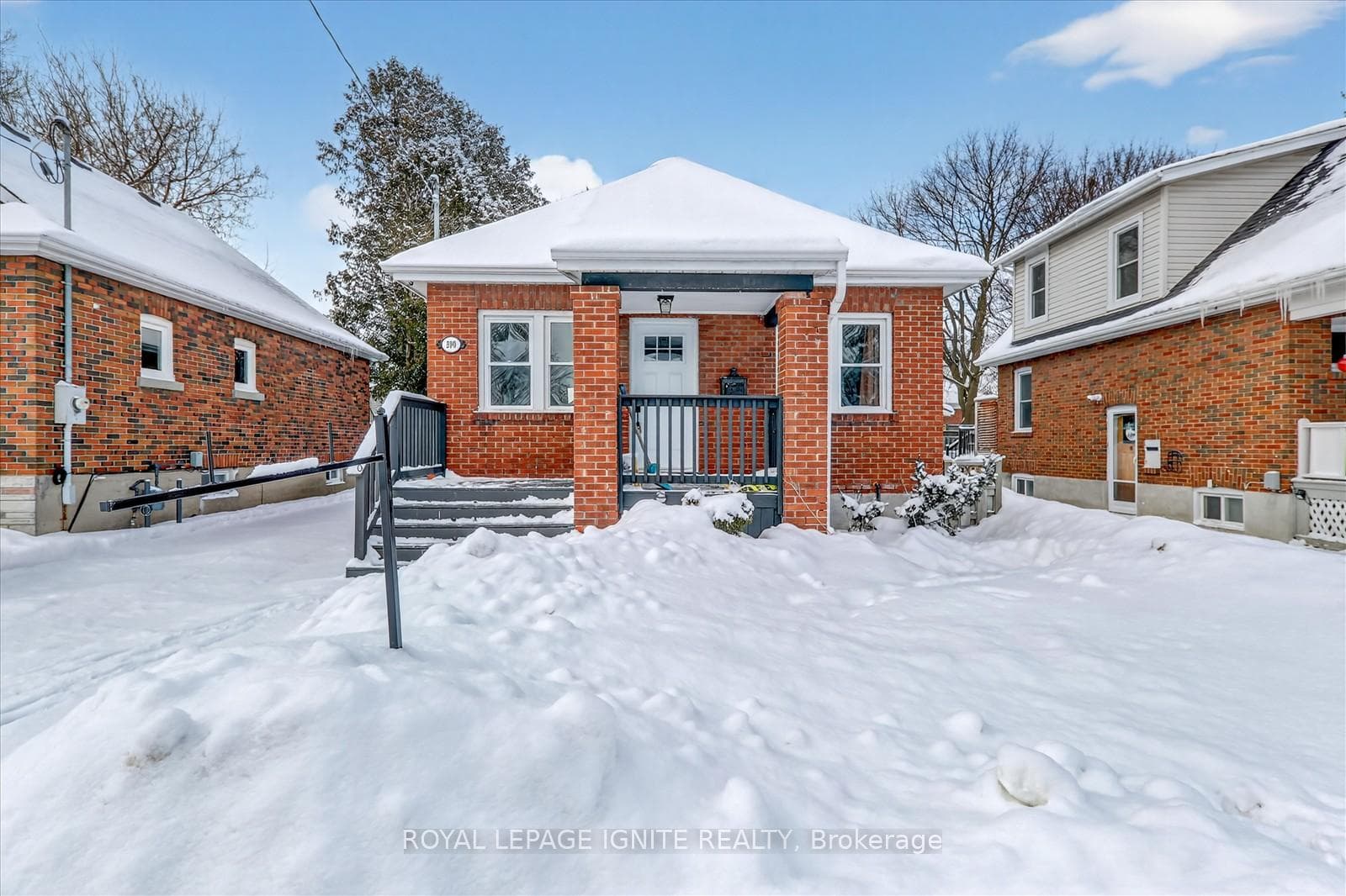 390 Jarvis Street photo 3