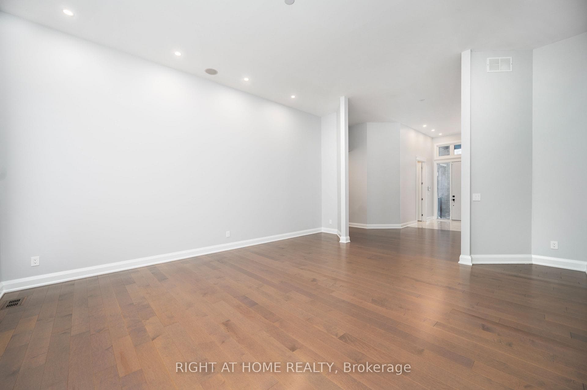 548 Shoreway Drive photo 9