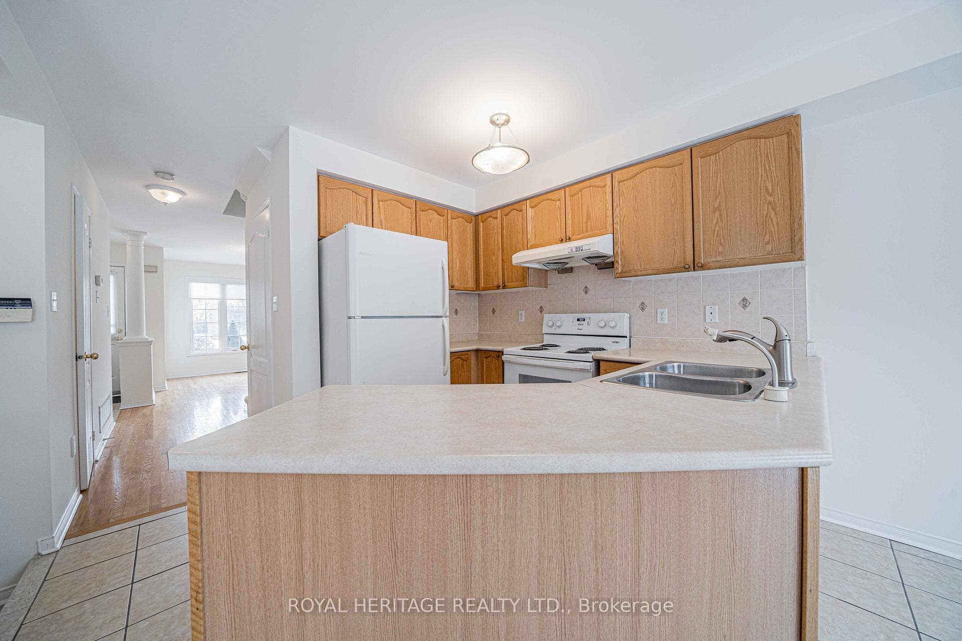 344 Castlemore Avenue photo 10