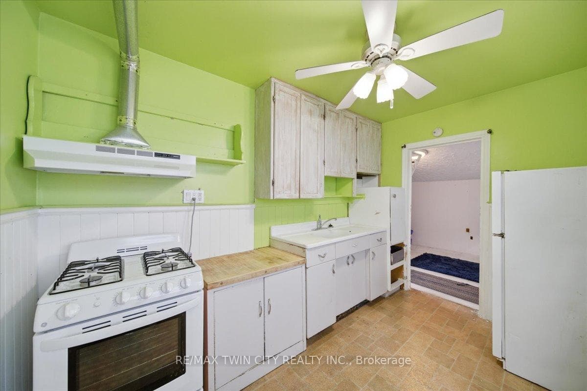 121 Wilkes Street photo 18