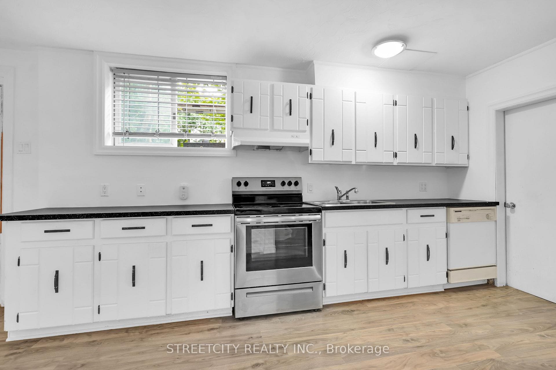 15 Camden Road photo 5