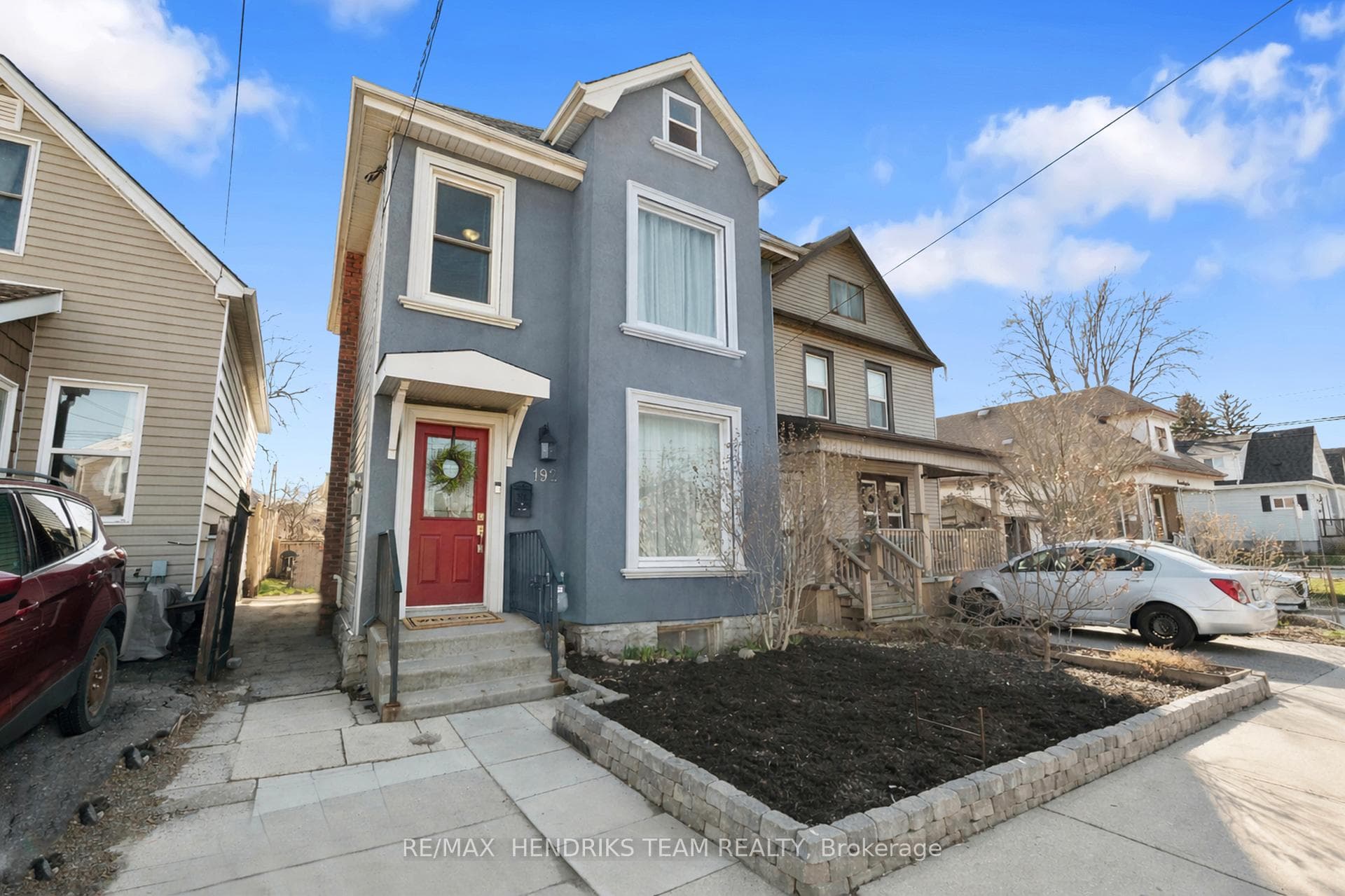 192 Wood Street photo 3