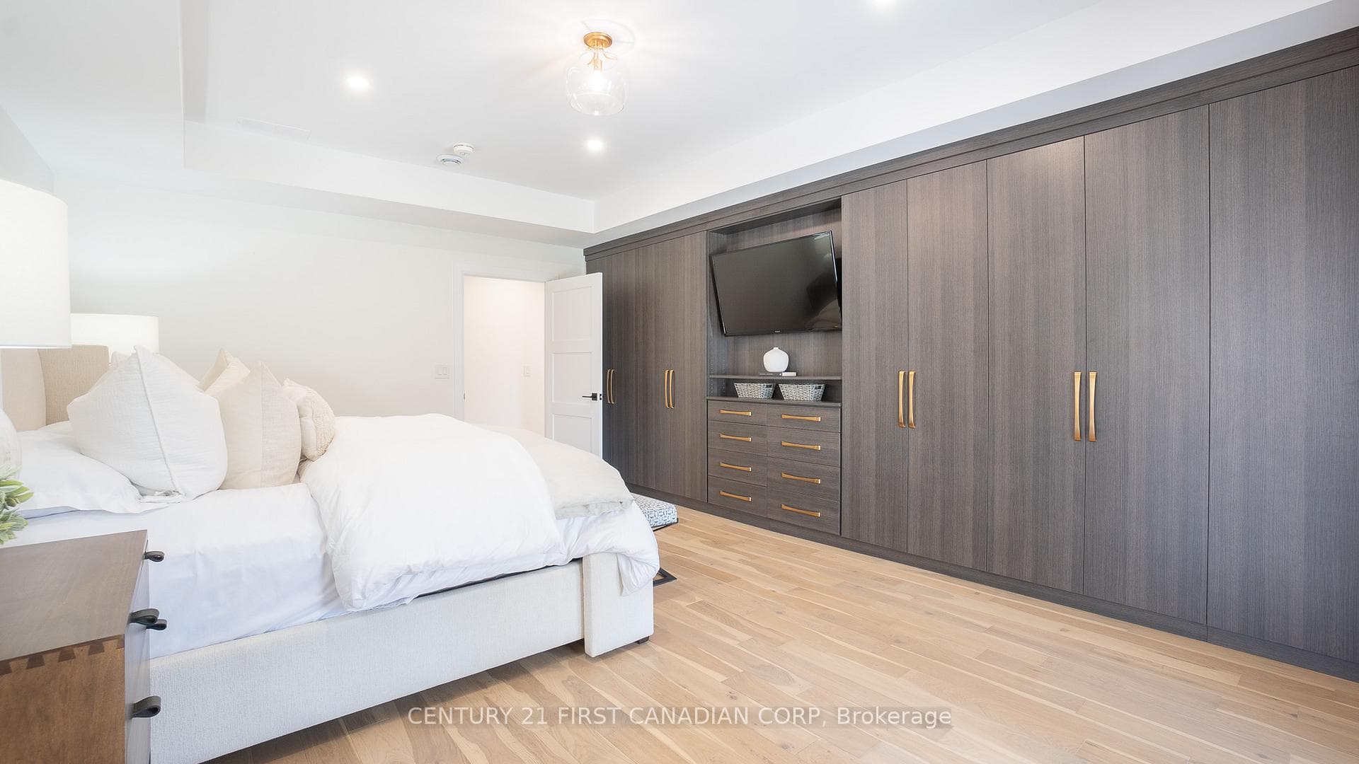 1337 Lakeshore Road photo 19