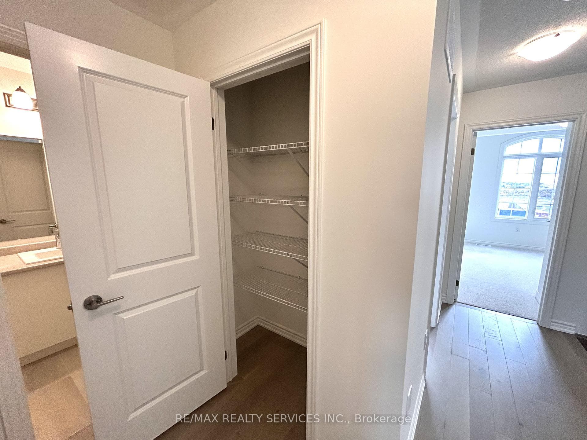 8 Bridgeland Drive photo 15