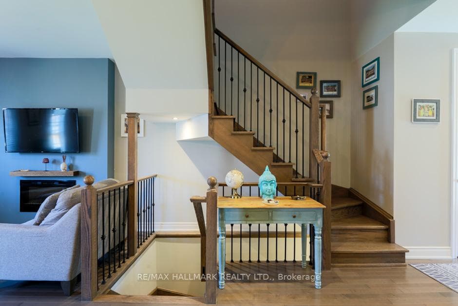152 Walker Boulevard photo 8