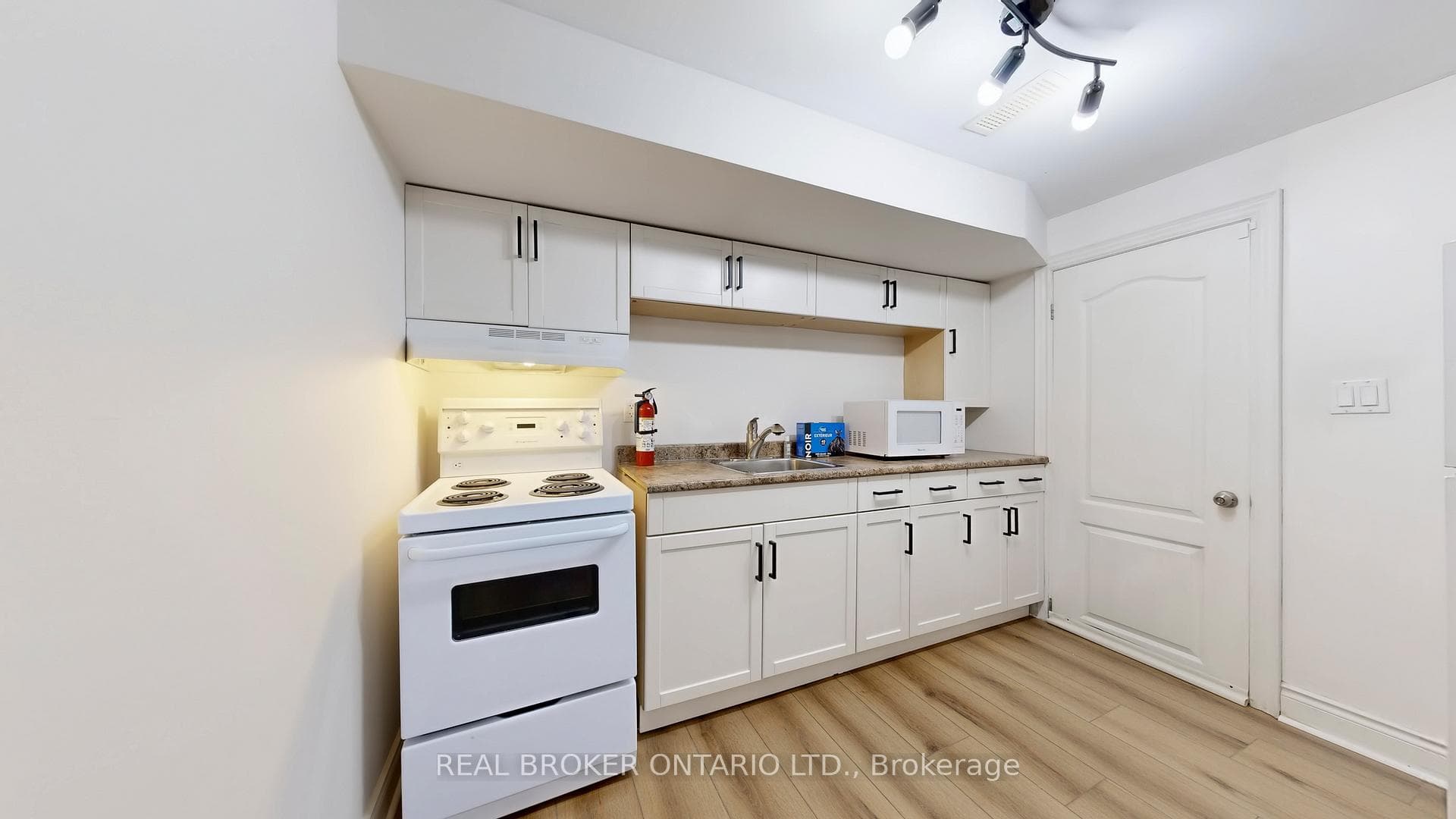 32 Allenvale Avenue Unit Bsmt photo 9