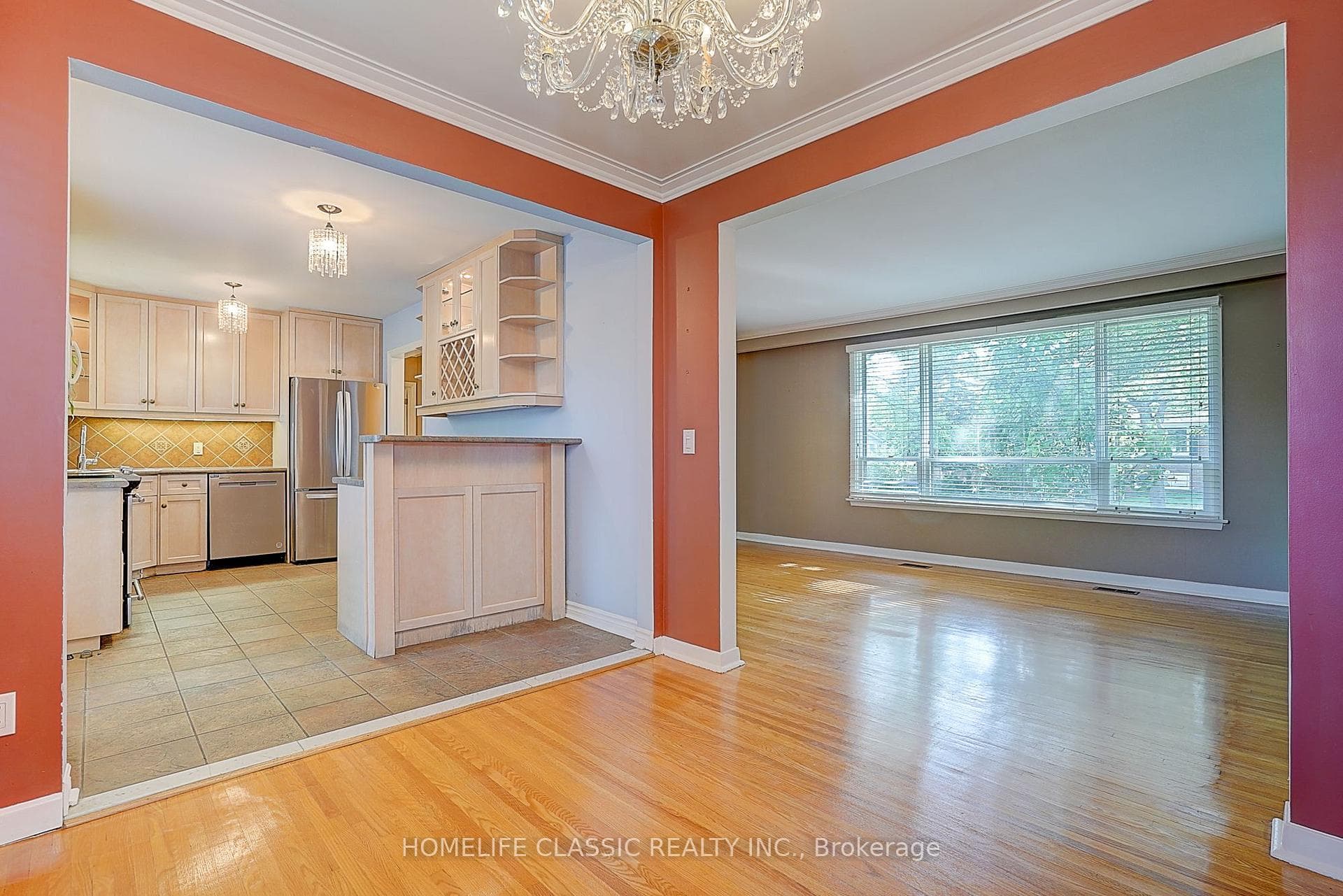 267 IREDALE Road photo 13