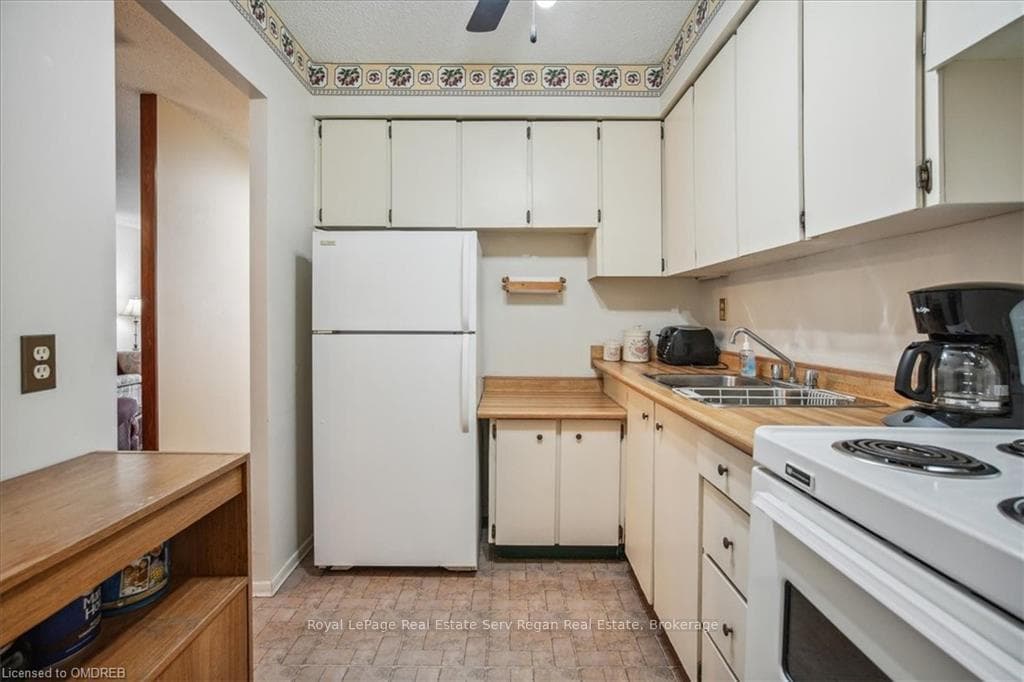 975 WARWICK Court Unit 810 photo 19