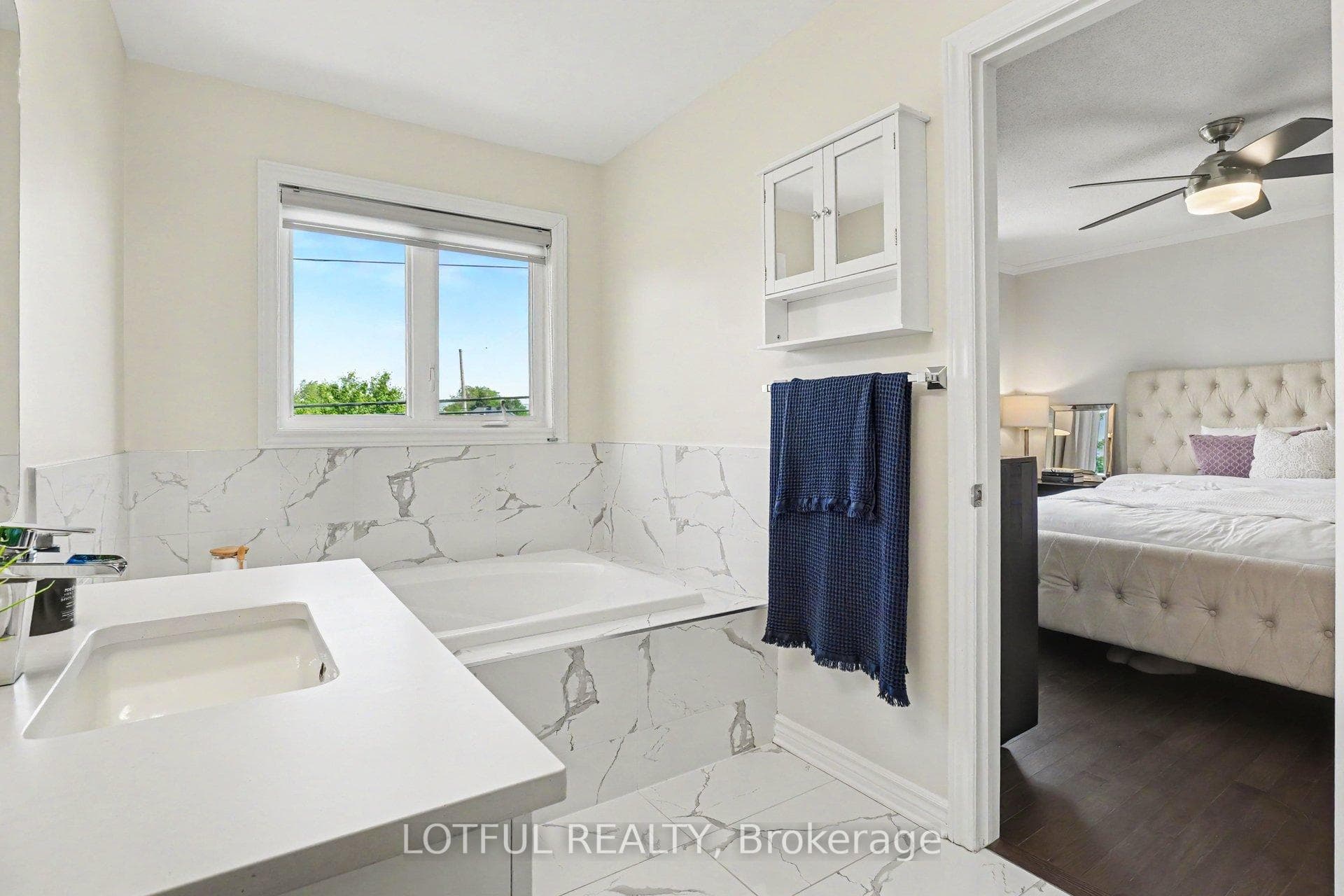 365 Riversedge Crescent photo 18