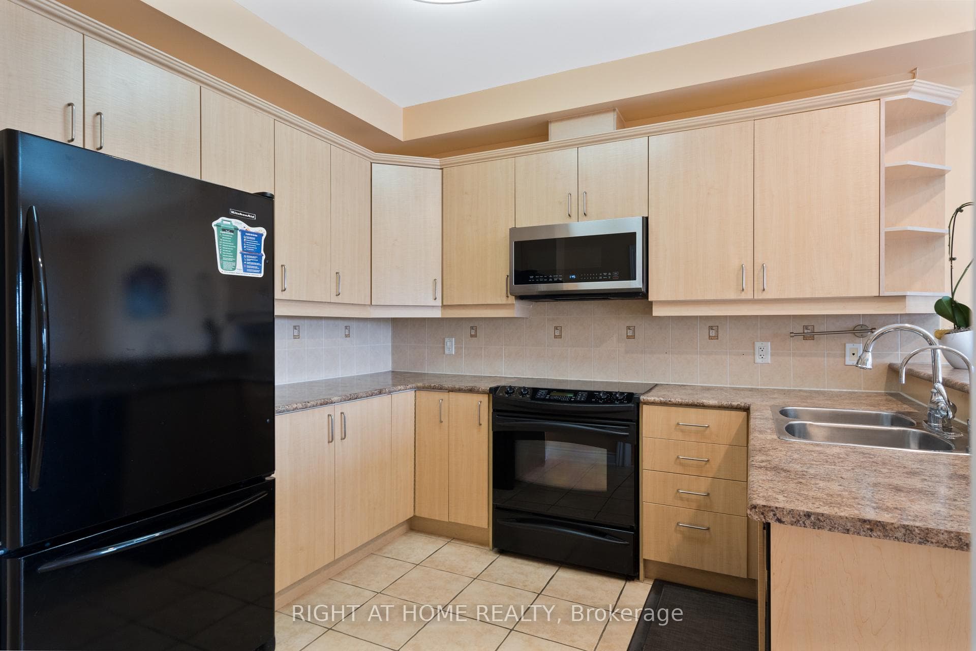 16 Honeywood Road photo 13