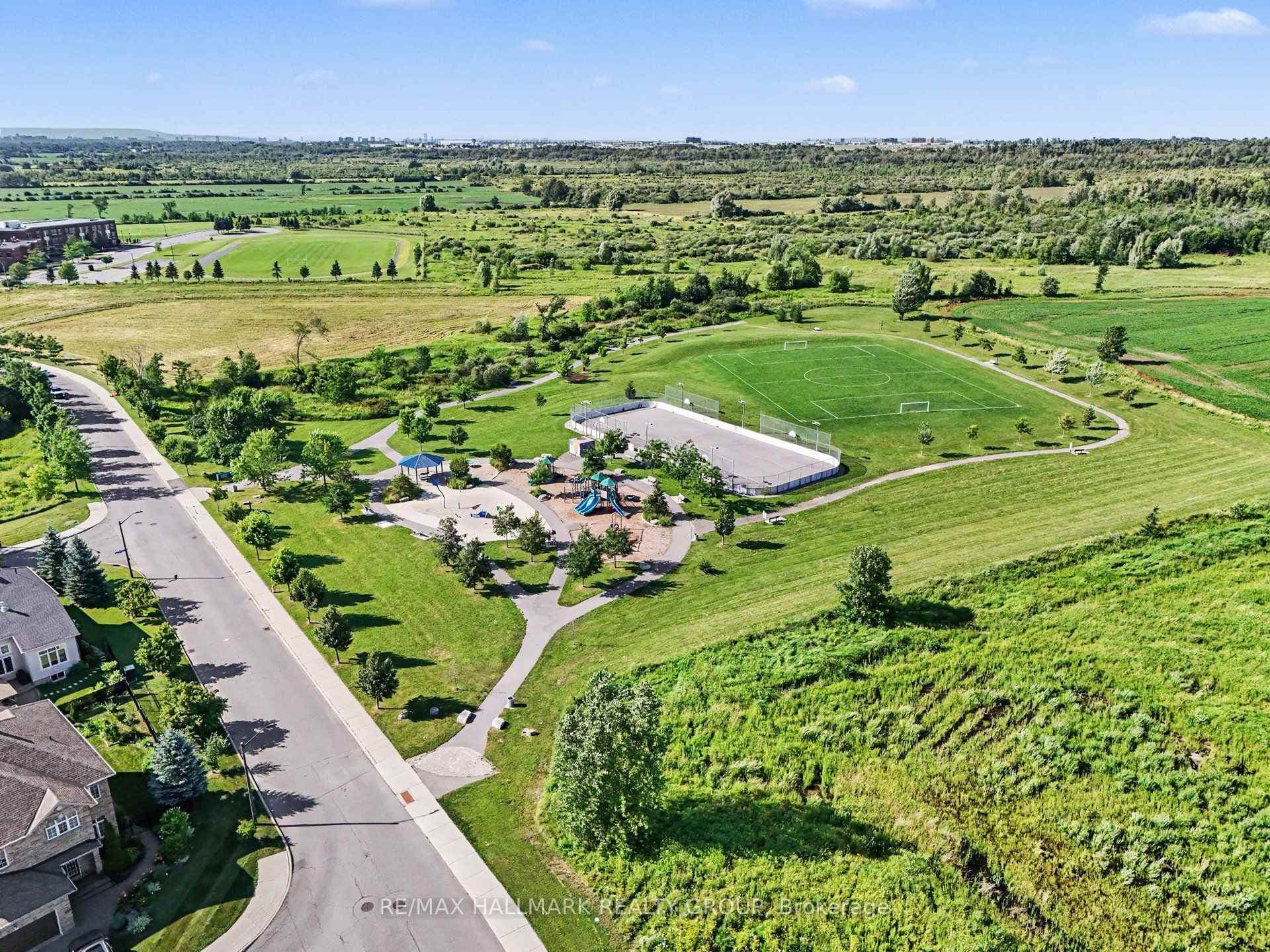938 Wildcarrot Crescent photo 36
