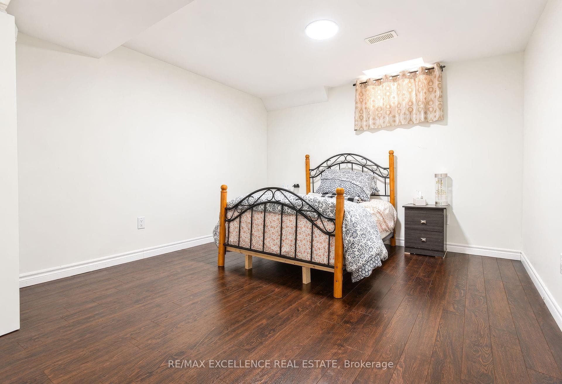 5 Castlegate Boulevard photo 26
