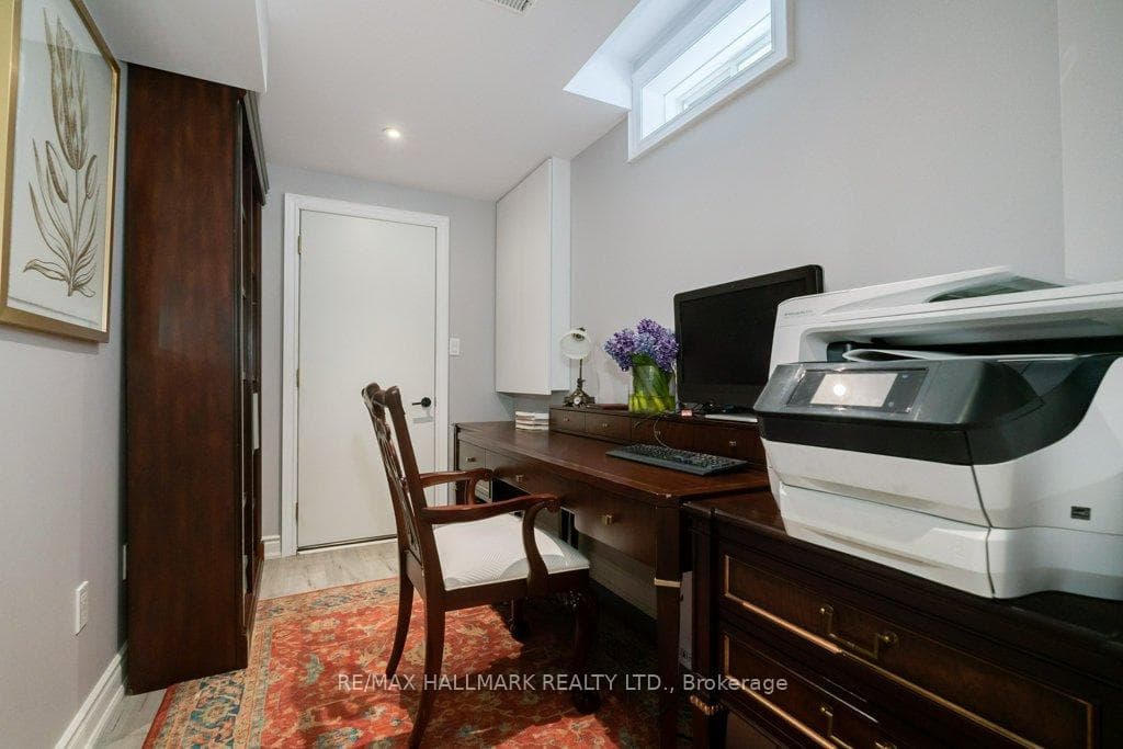 245 Cranbrook Crescent photo 32