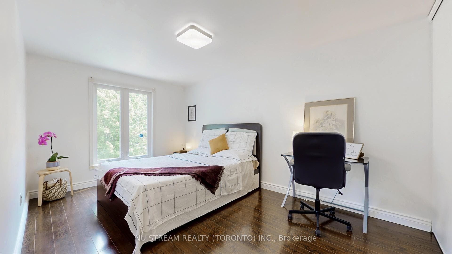 16 Caronia Square photo 25