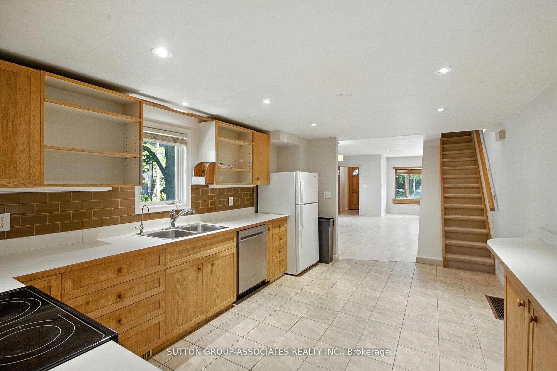 250 Robert Street photo 11