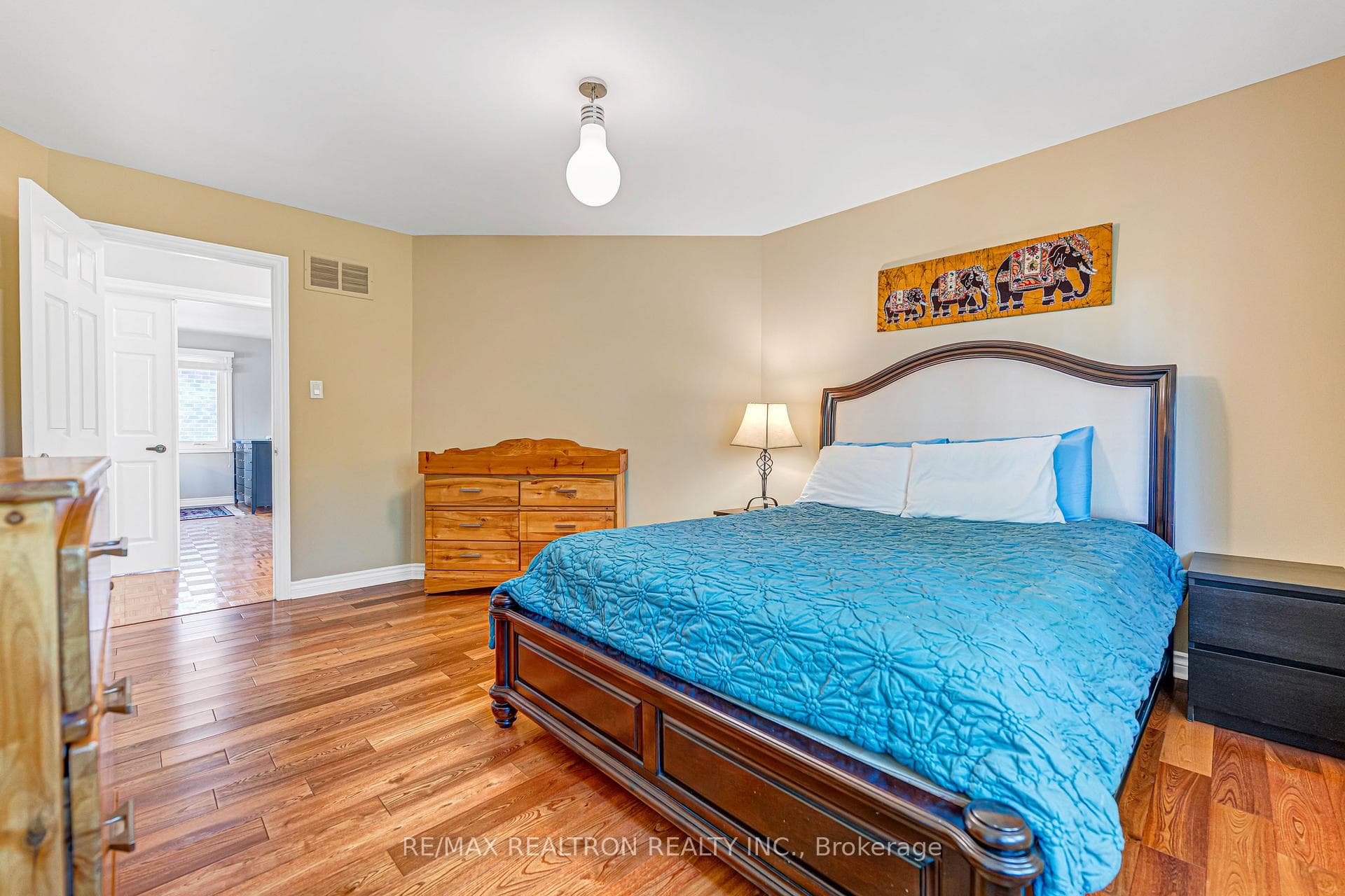 49 Somerset Crescent photo 39