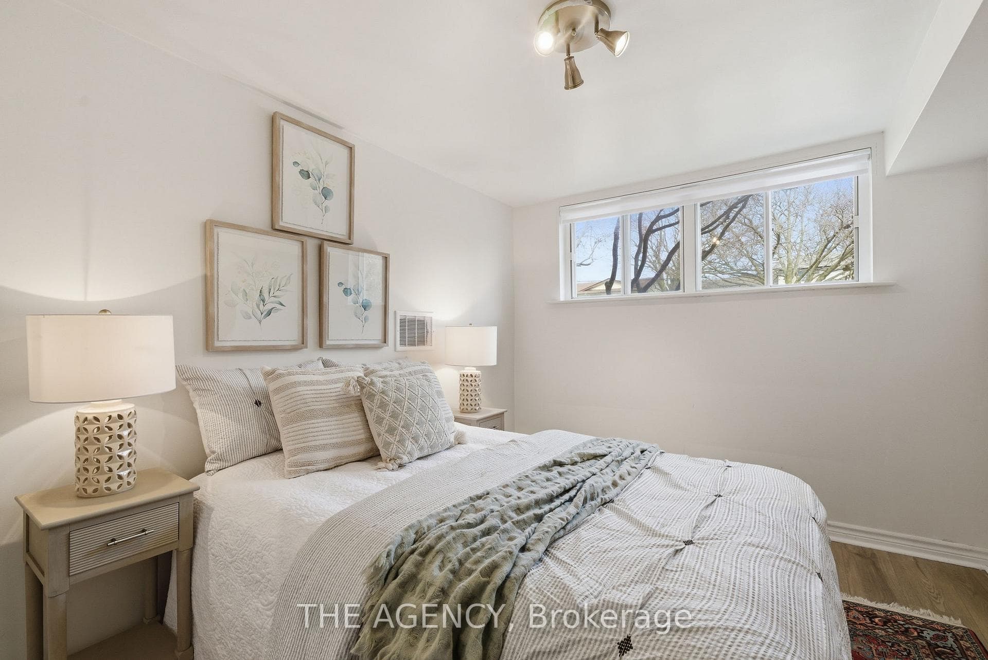 118 Applewood Crescent photo 25