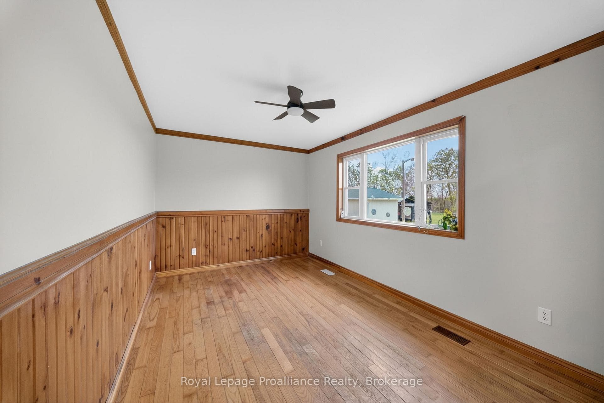 235 East Hungerford Road photo 16