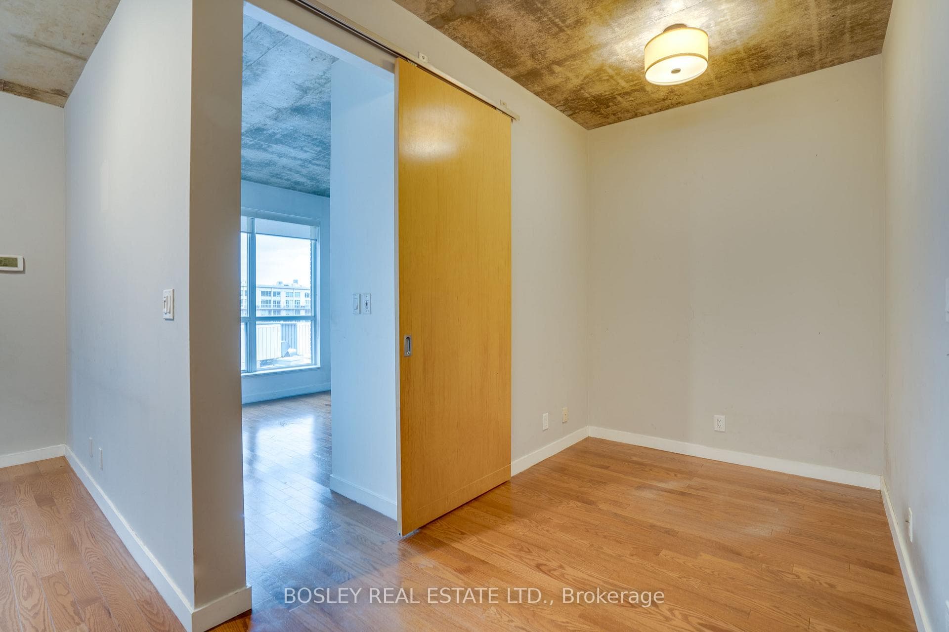 Den looking to bedroom