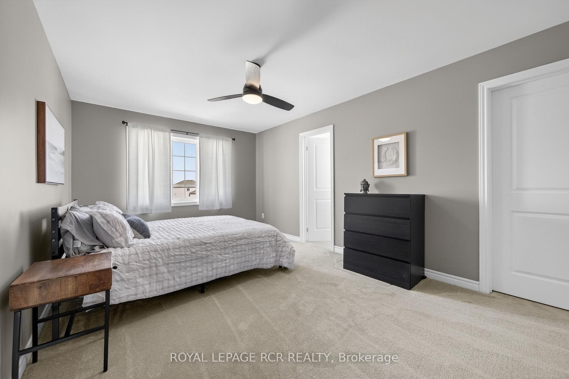 375 Russell Street photo 15