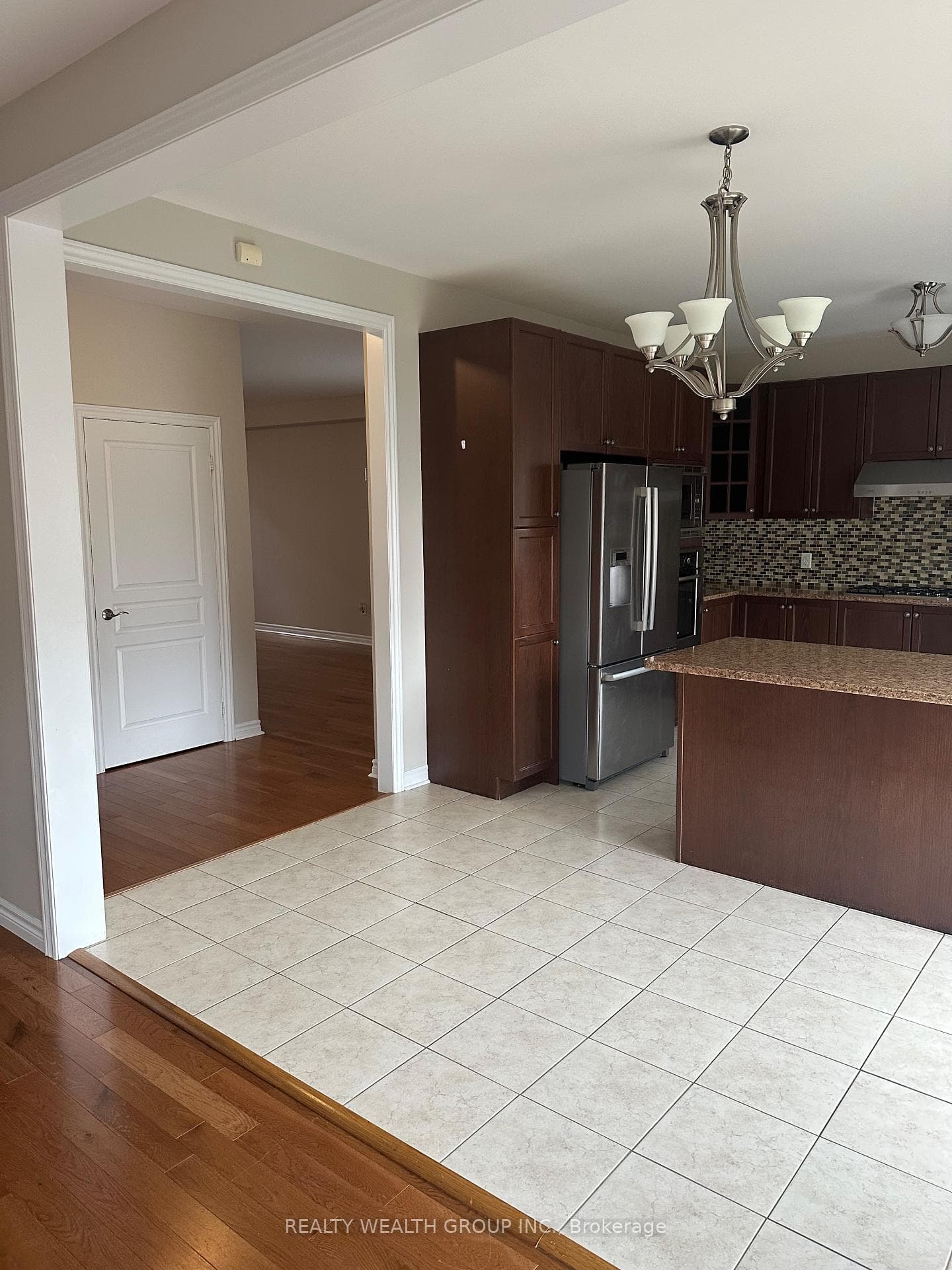 65 Versailles Crescent photo 4