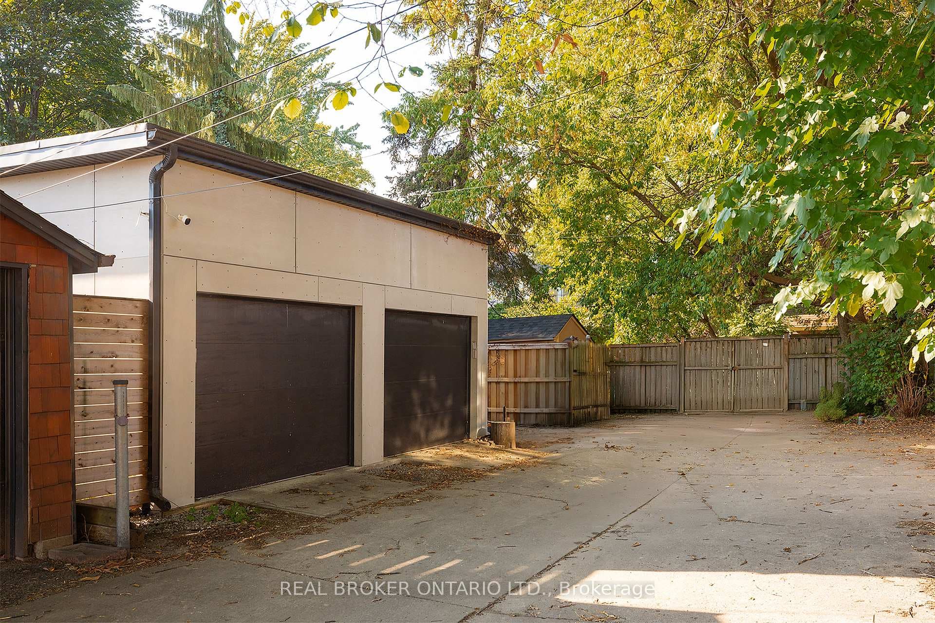One car garage parking via laneway