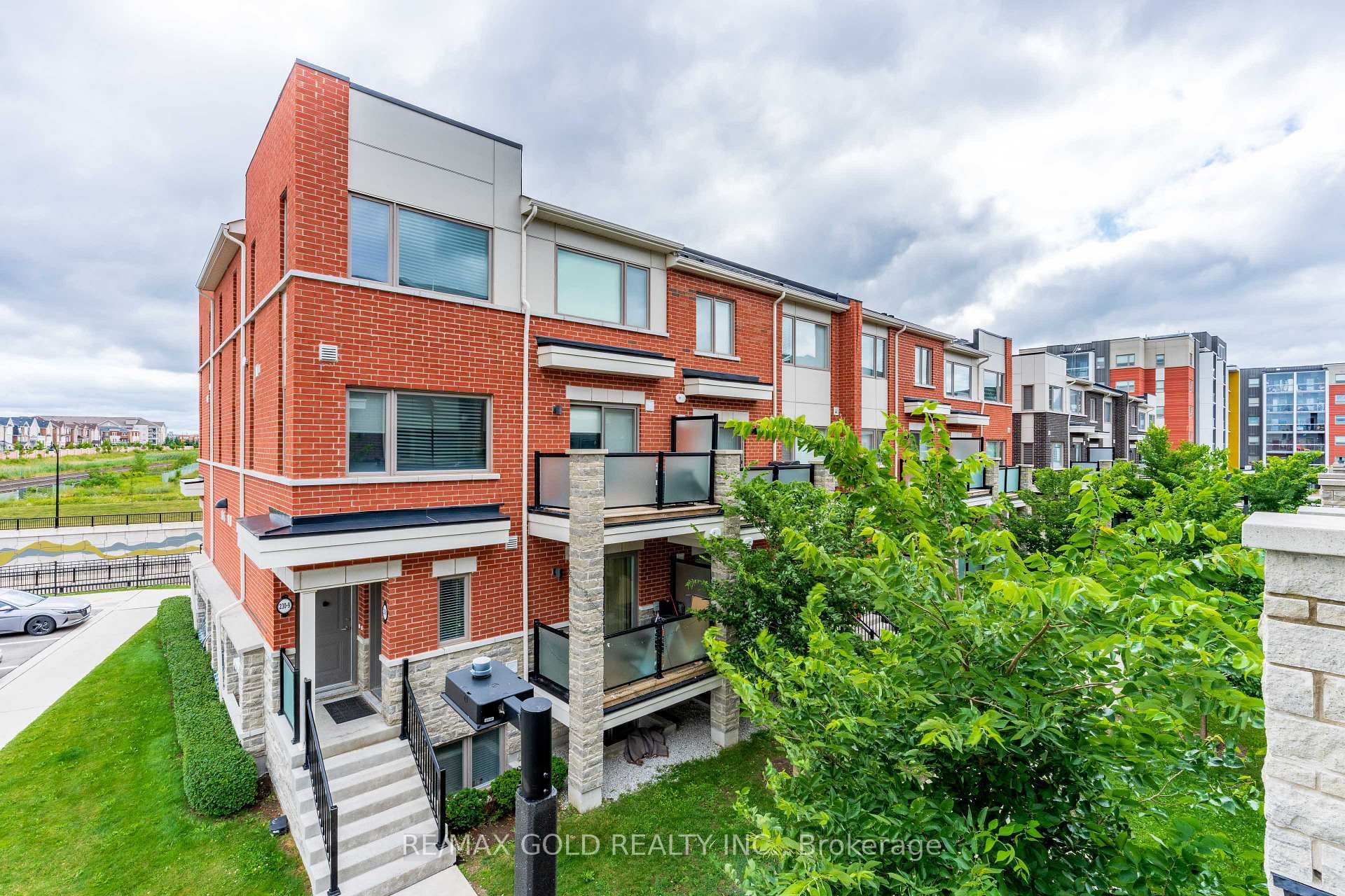 240 Lagerfeld Drive Unit 16 photo 39