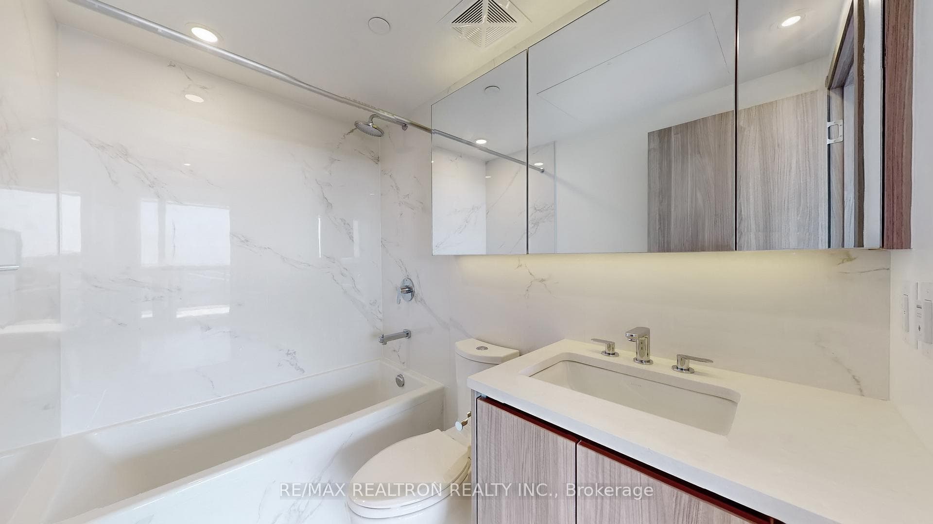 27 McMahon Drive Unit 2803 photo 24