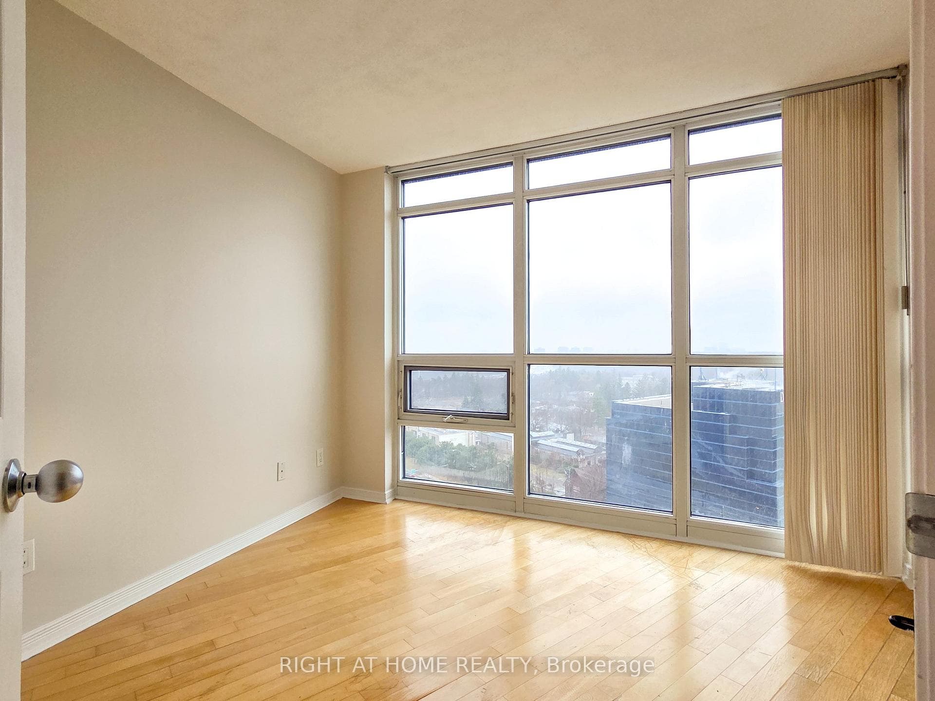 28 Harrison Garden Boulevard Unit 1706 photo 7