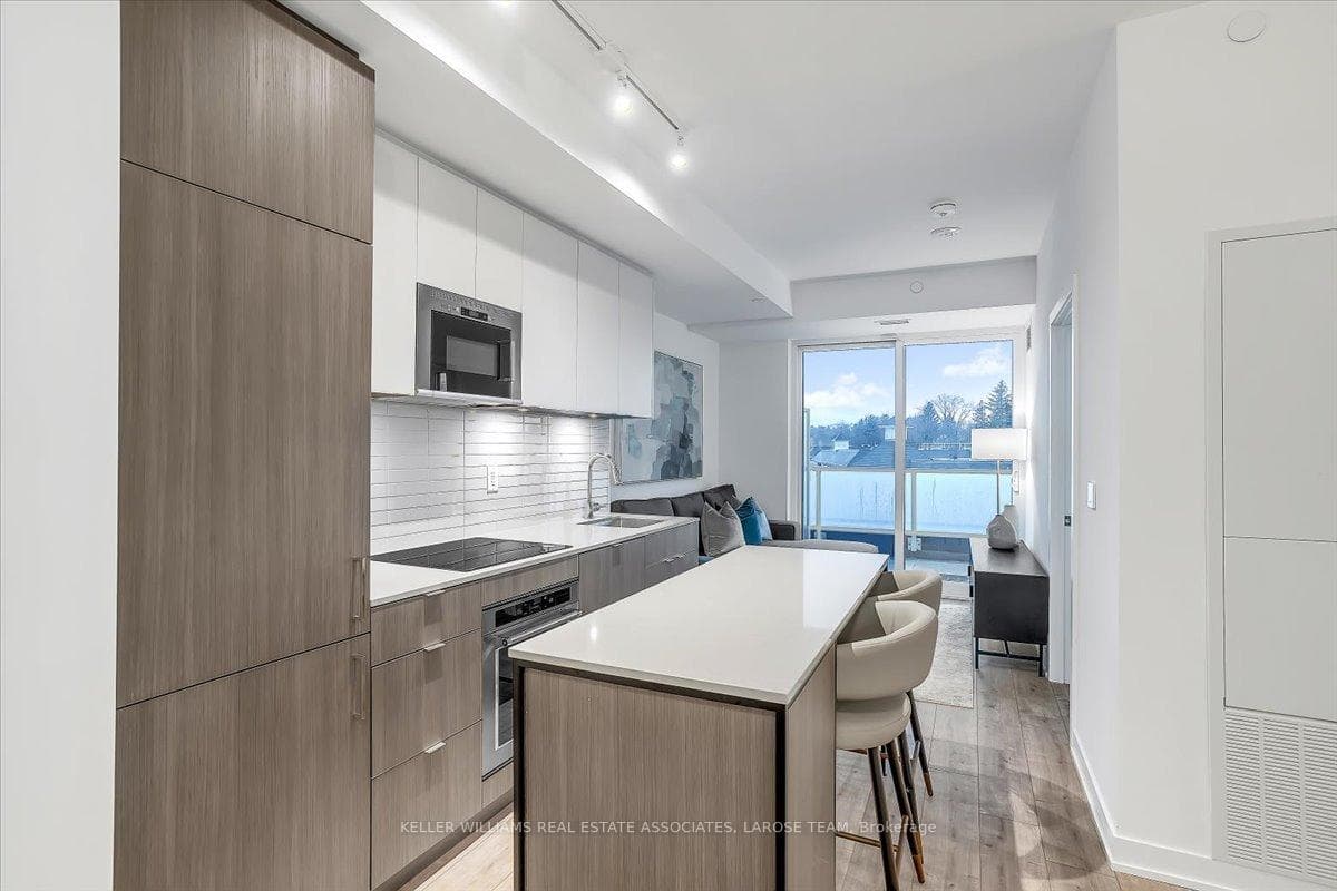 215 Lakeshore Road Unit 205 photo 13
