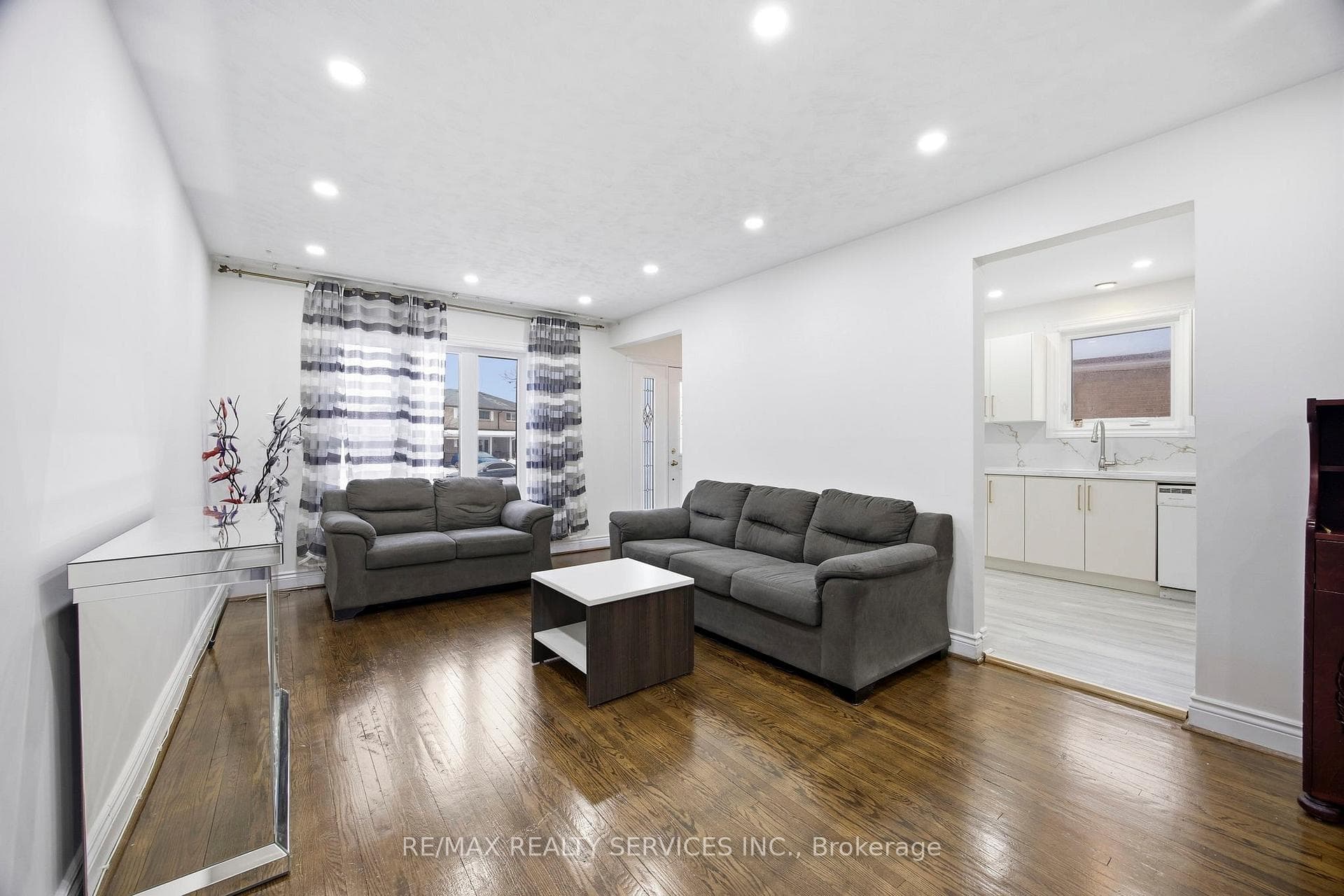 21 Radwinter Drive photo 5