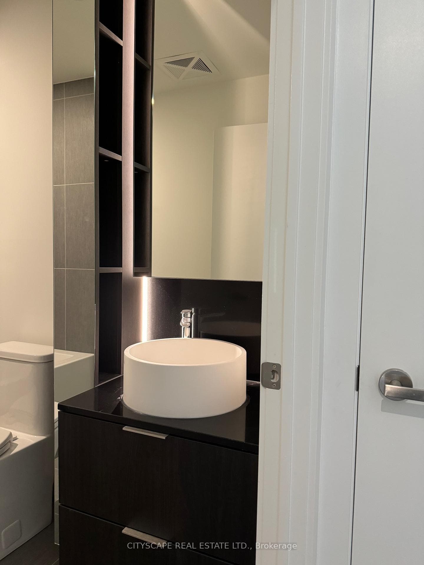 28 Ann Street Unit 615 photo 4