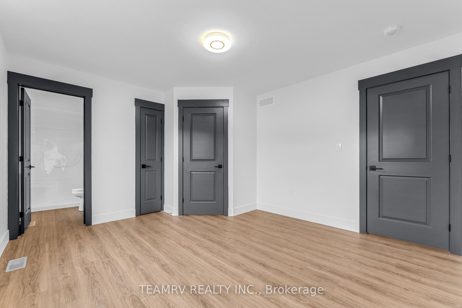 701 Leslie Street photo 29