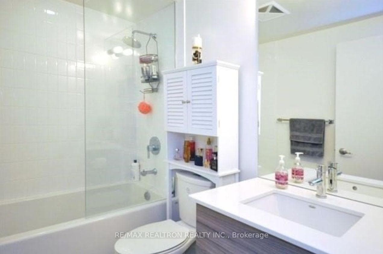 210 Simcoe Street Unit 1604 photo 15