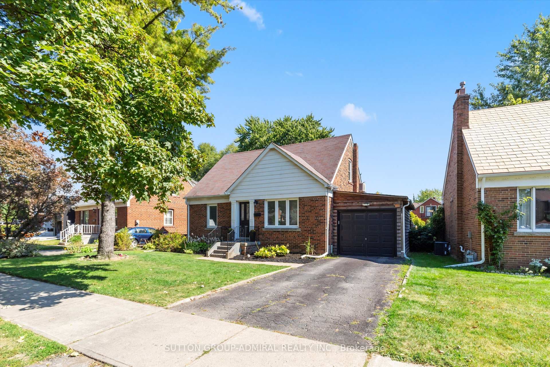 75 Collinson Boulevard photo 2