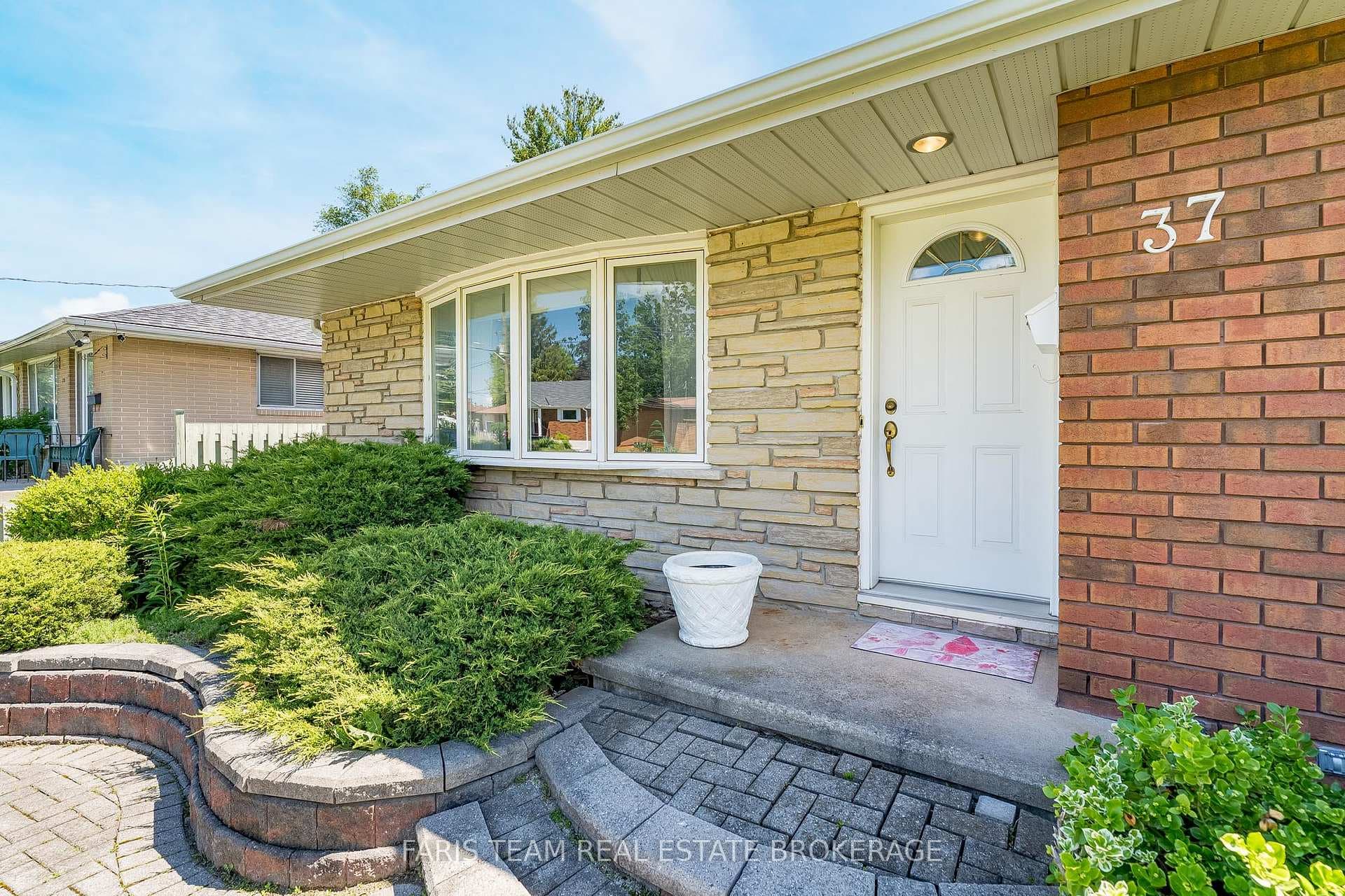 37 Downsview Drive photo 3