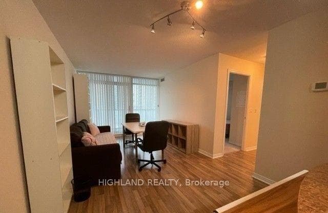 5508 Yonge Street Unit 610 photo 3