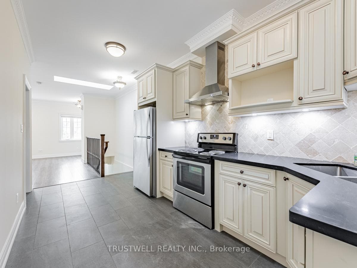 142 Borden Street Unit Upper photo 4