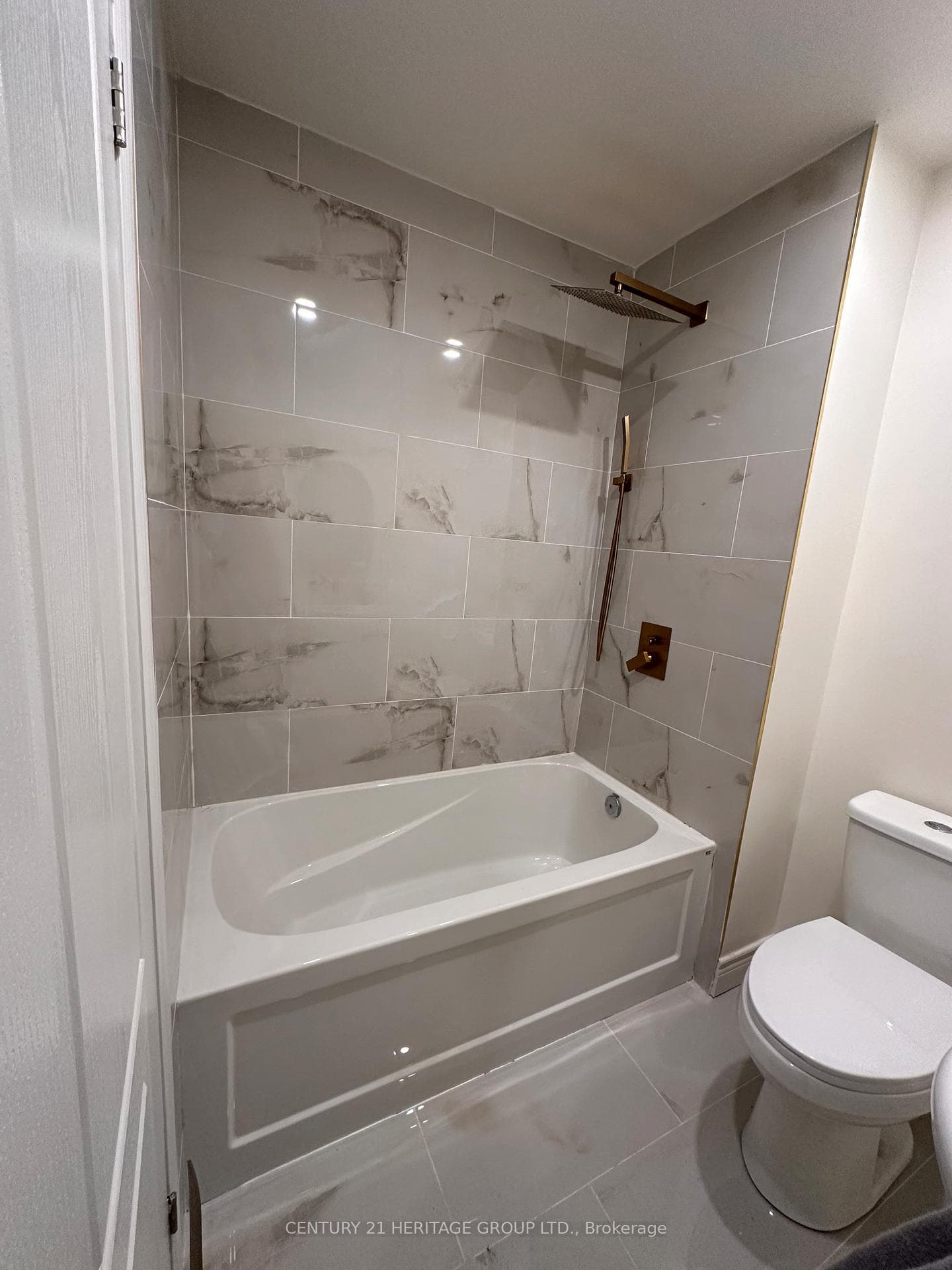 310 Amelia Street photo 9