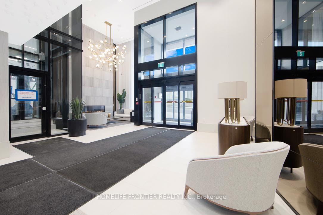 2020 Bathurst Street Unit 1210 photo 2