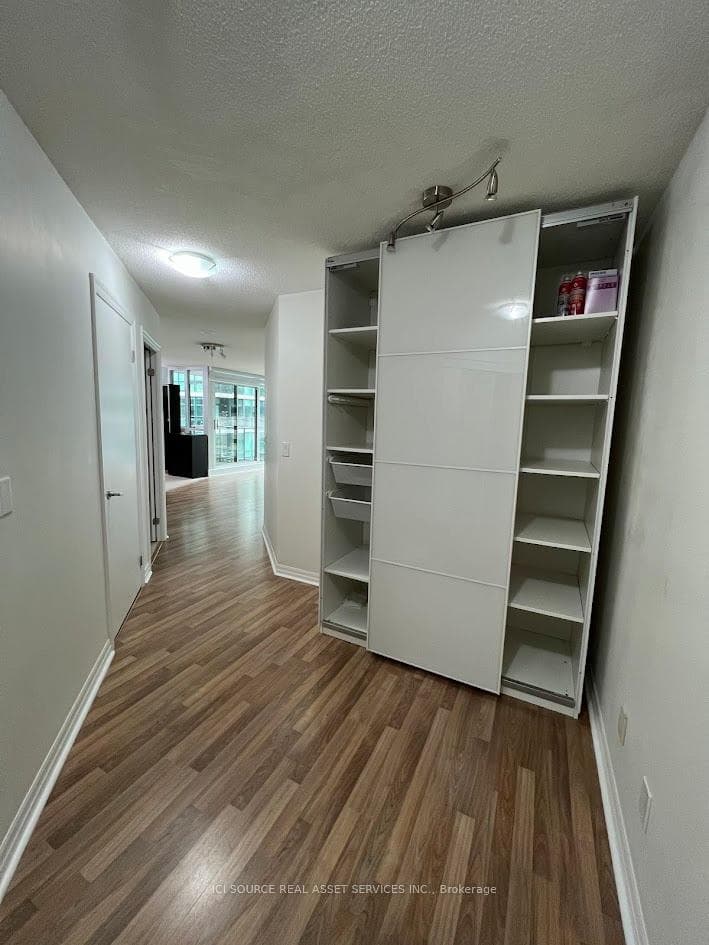 12 Yonge Street Unit 510 photo 3
