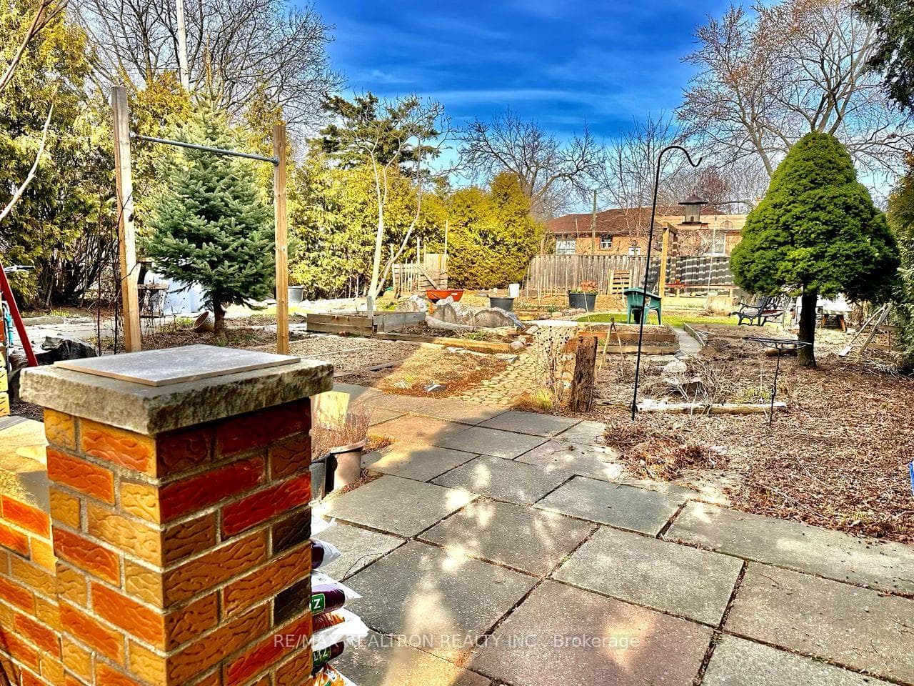 11 Maxwell Street photo 28