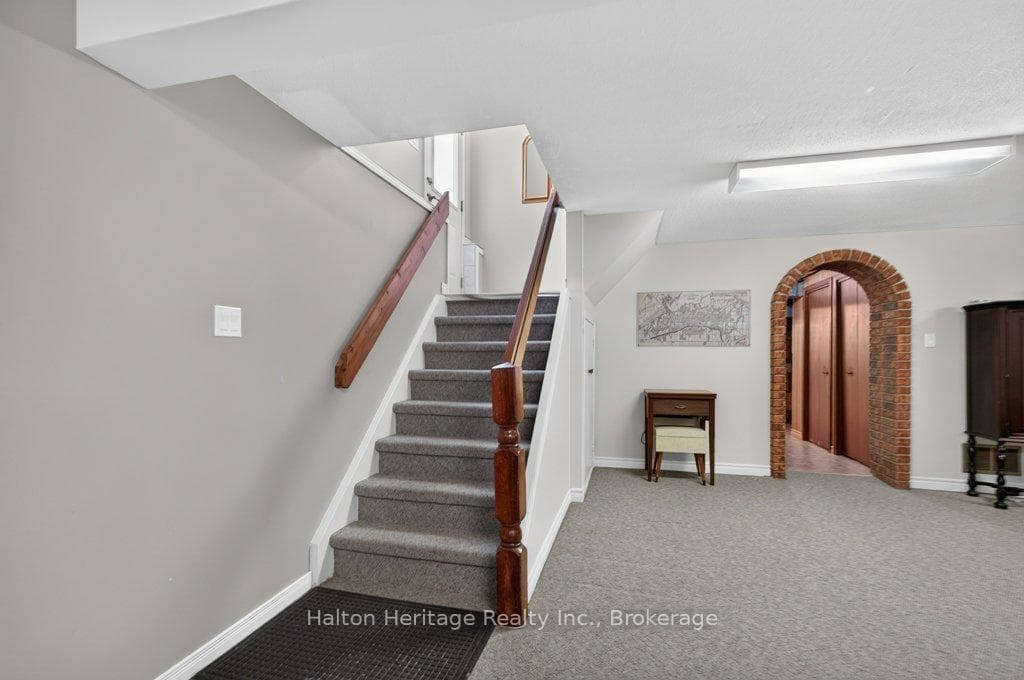 476 East 37th Street photo 28