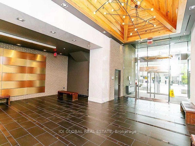 210 Simcoe Street Unit 1905 photo 9
