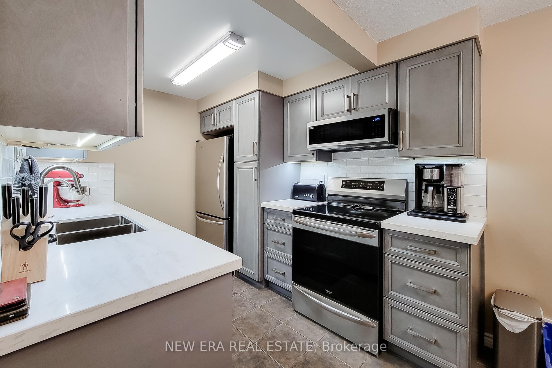 280 Thaler Avenue Unit 39 photo 16