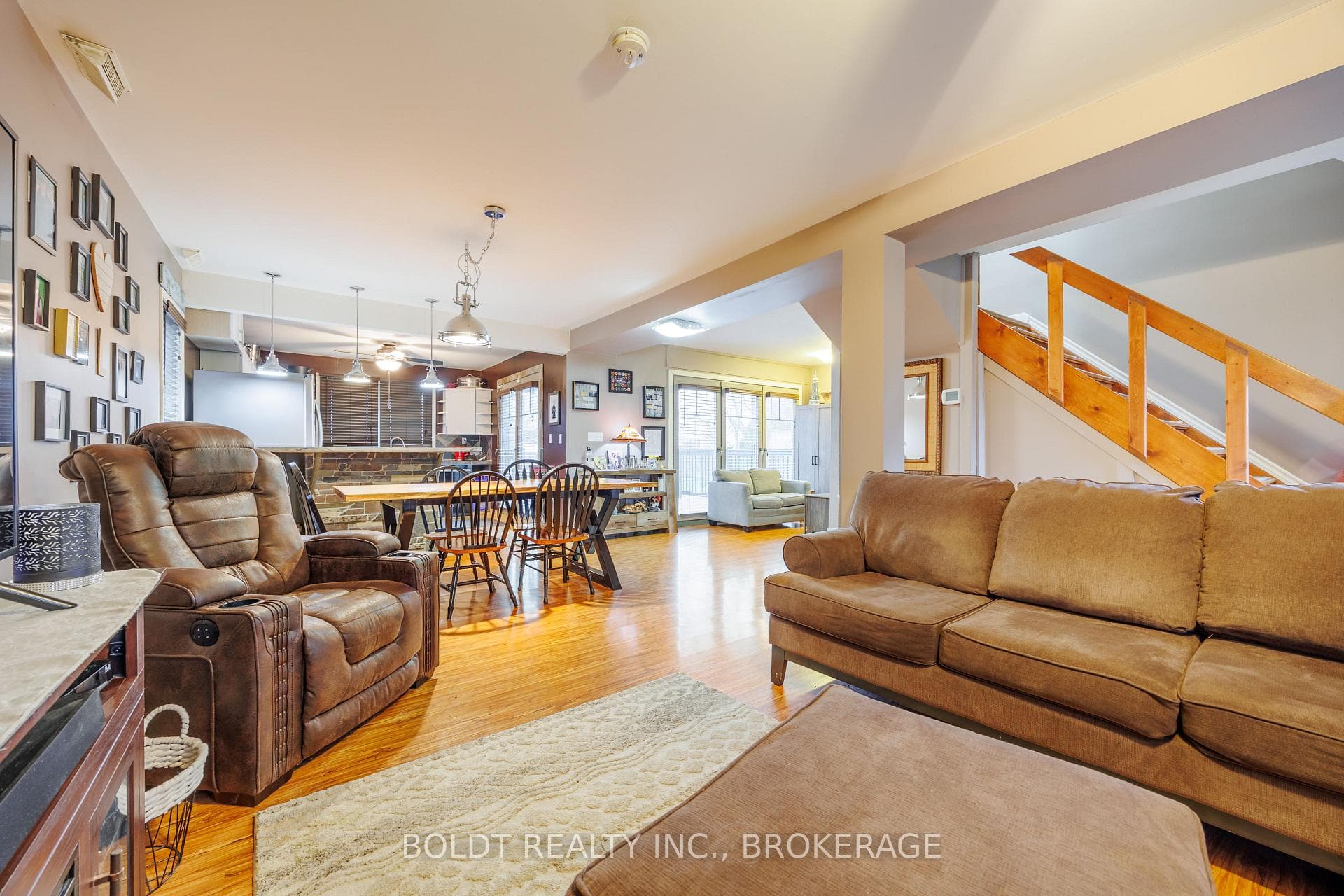 19 Patricia Avenue photo 4