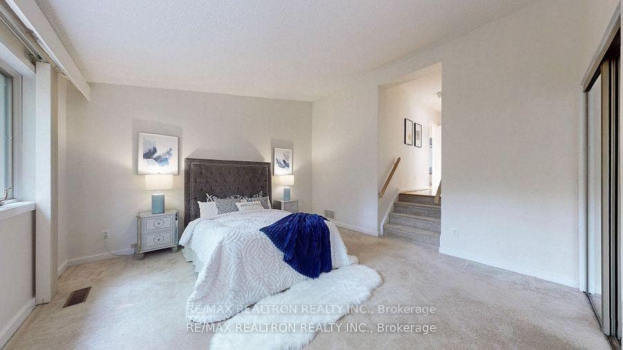46 Hurlingham Crescent photo 30
